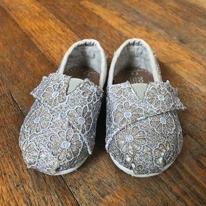 Sparkly floral tan toms toddler 4